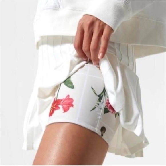 Tuckernuck Pants - NWT Tuckernuck Fresh Buds Pleated Tennis Skort